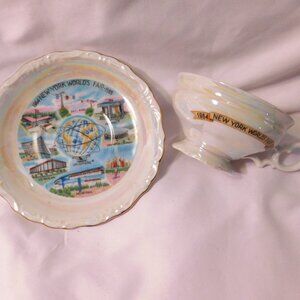 NEW YORK WORLD'S FAIR CUP AND SAUCER PEARLY OPALESCENT 1964-1965